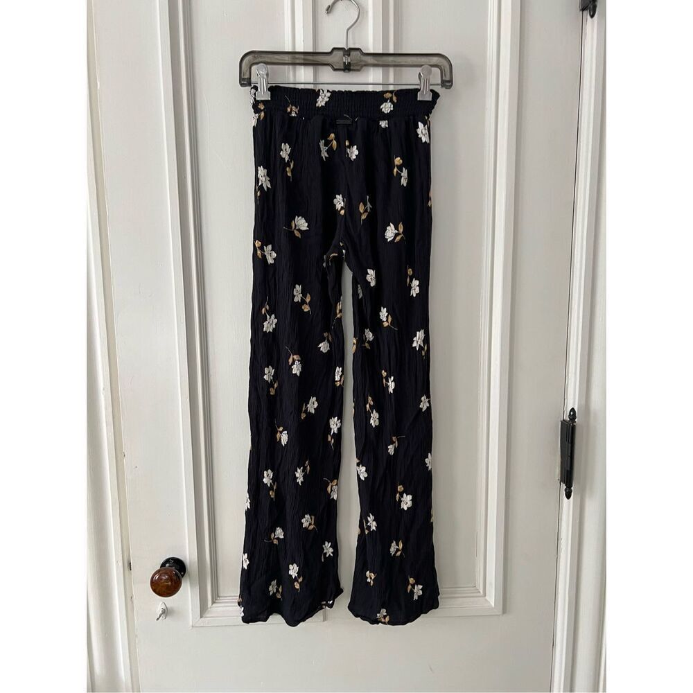 Billabong boho black and cream floral flowy open pants XS